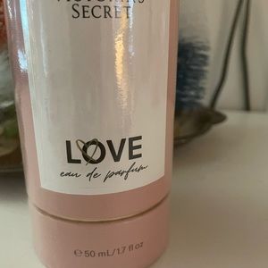 Victoria’s Secret’s Love edu de parfume nwt fabulous snell perfect for stocking